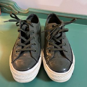 Green leather converse! Women’s size 5.5!